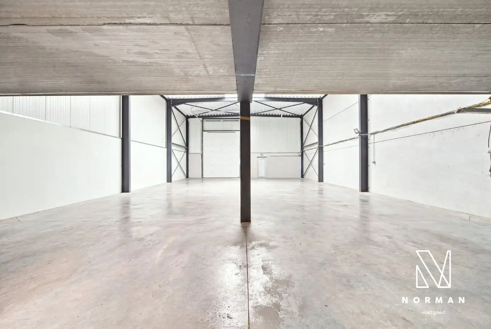 Bedrijfswoning op 1186 m² met luxueuze woonst. foto 6