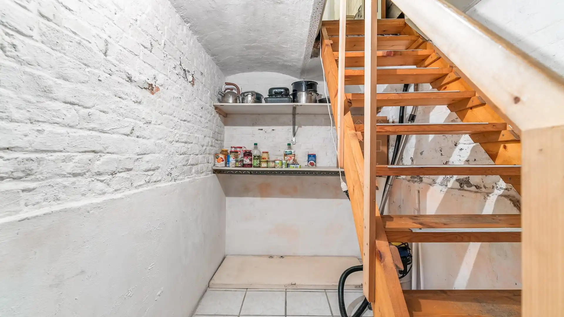 Te renoveren woning (G.B.) met 3 slpkrs  te Genk foto 14