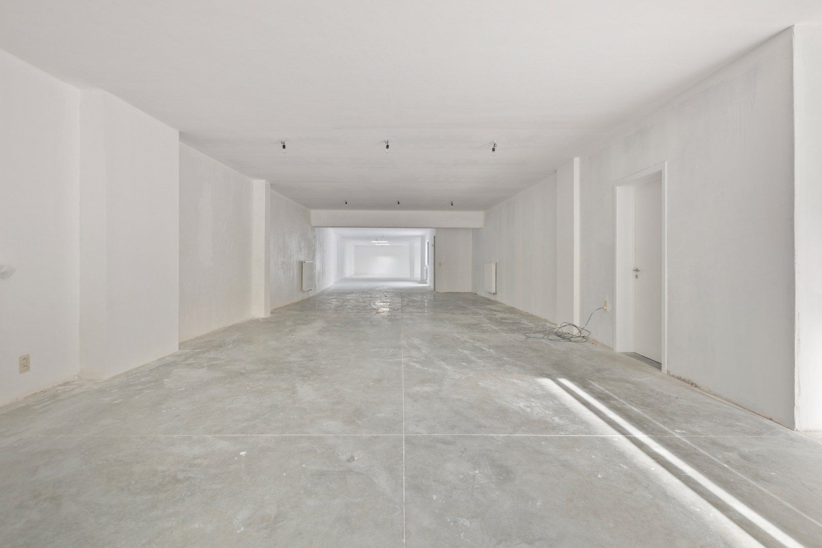 Ruime handelspand van 243 m² centraal gelegen in Mol centrum !  foto 3