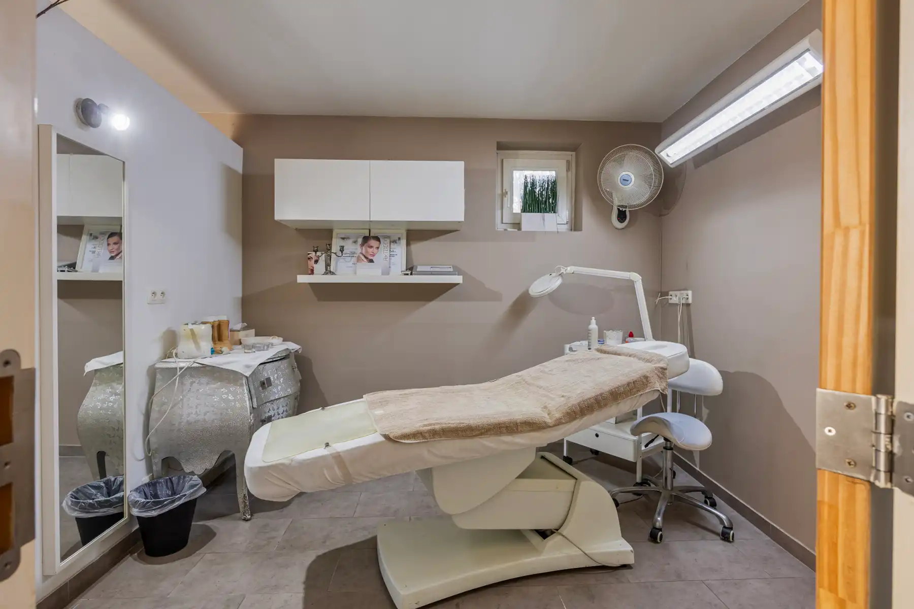 Unieke Kans! Stijlvol & Instapklaar Handelspand op Toplocatie in Koersel foto 13