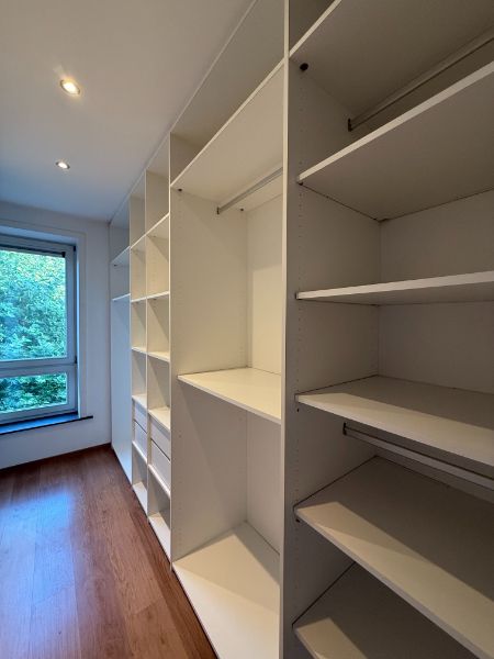 Rustig gelegen woning met mooie tuin en carport foto 11