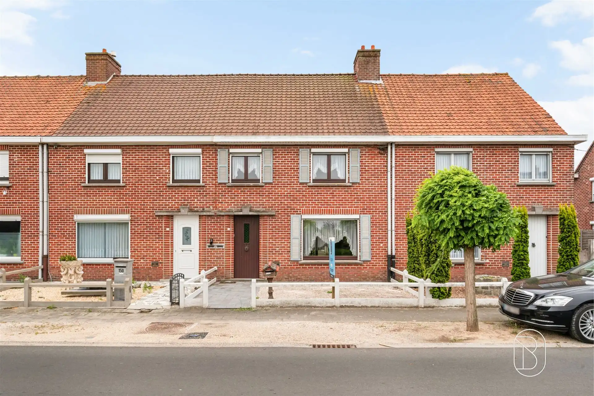 Woning met garage en uitweg in Oostrozebeke foto 2