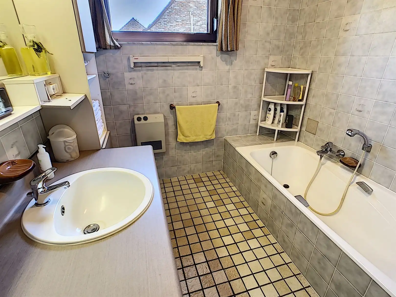 Ruime landelijke woning met 5 slpks, 19a 76ca foto 19
