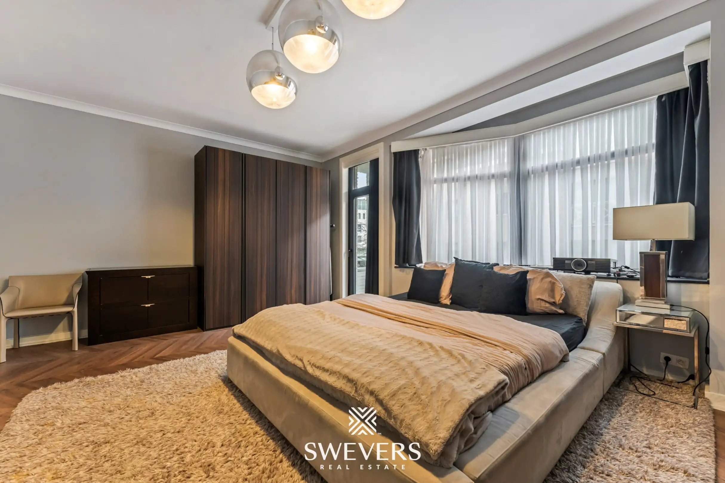 Exclusief gerenoveerde stadswoning met garage en drie terrassen in hartje Hasselt foto 20