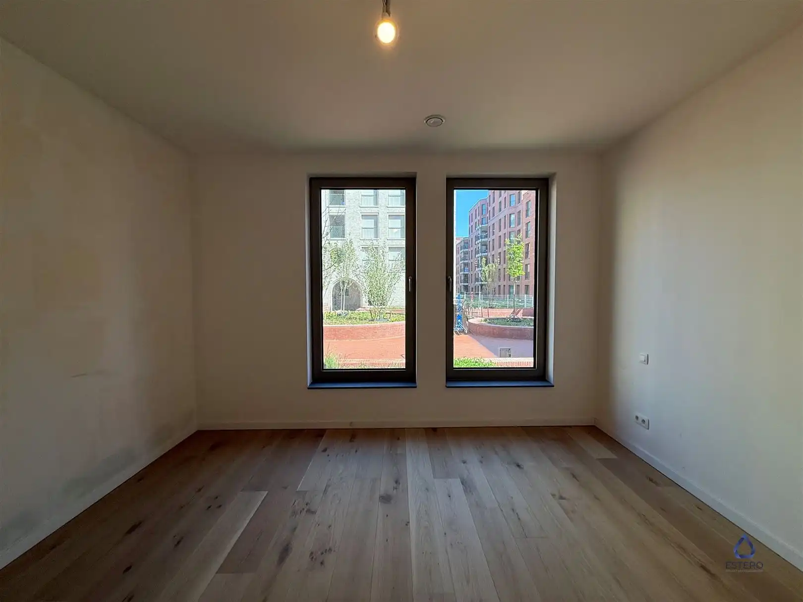 Modern nieuwbouwappt 2-SLK met terras te Tour & Taxis foto 14