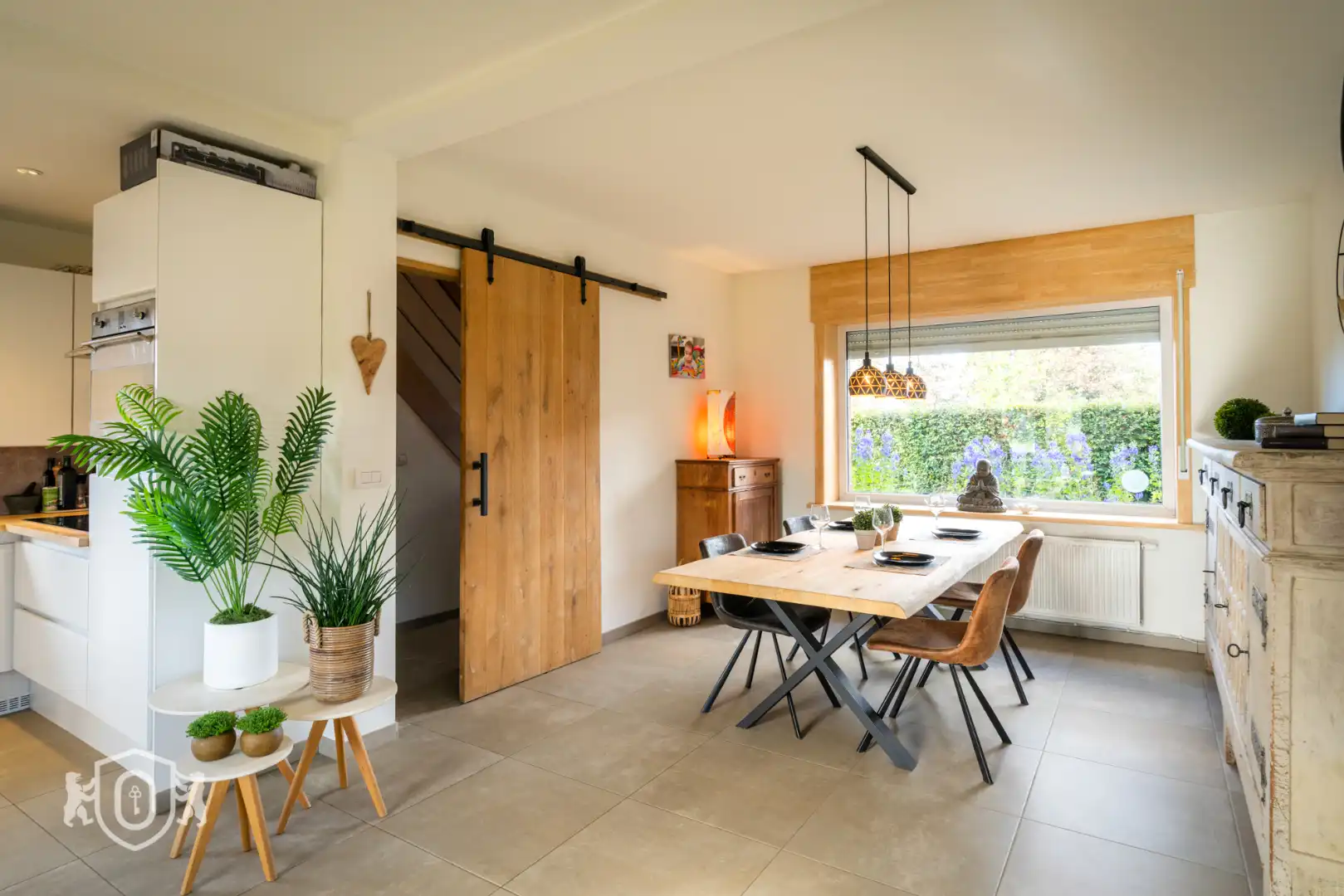 Vrijstaande 3-slpkr woning met tuin & bijgebouwen foto 8
