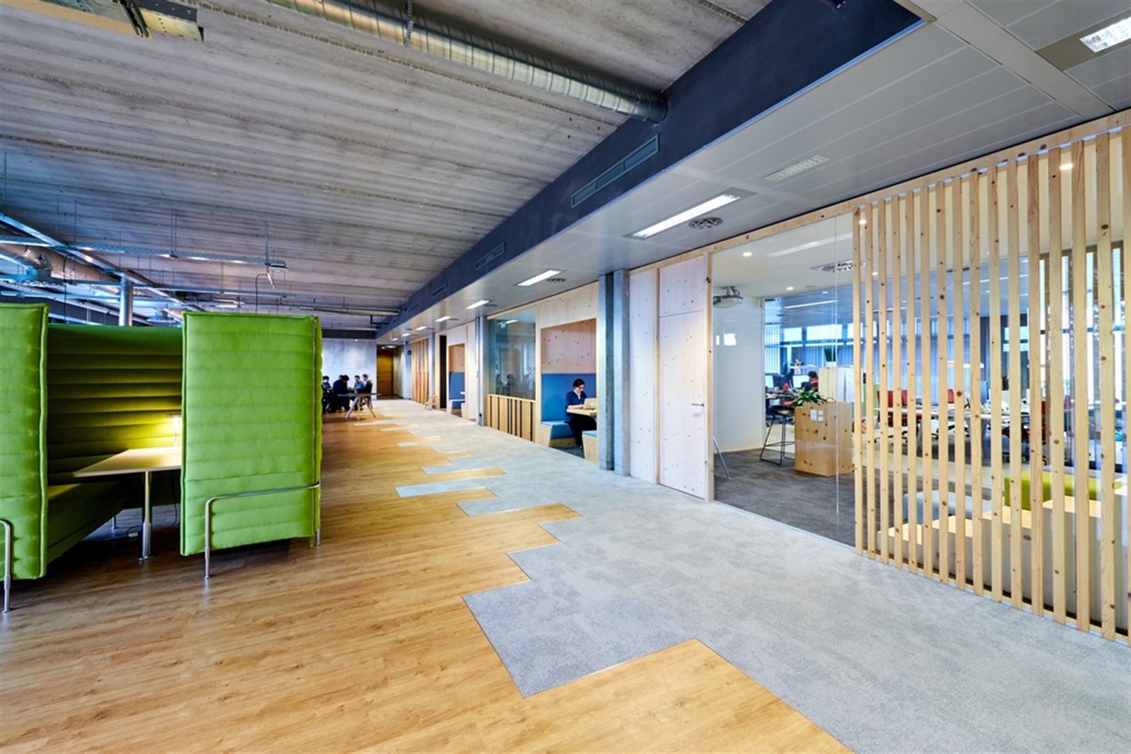 Kantoorcomplex aan de stadsrand van Leuven foto 21