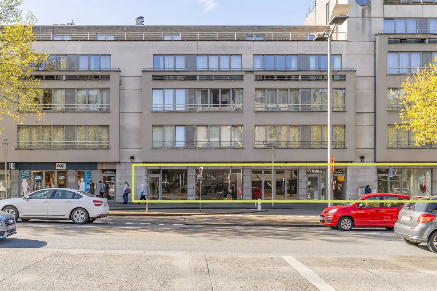 IDEALIS VASTGOED – Extra ruim handelspand (+-500m²!!!) met tal van mogelijkheden op een extra centrale, commerciële zichtlocatie te midden van het centrum in Genk foto 4