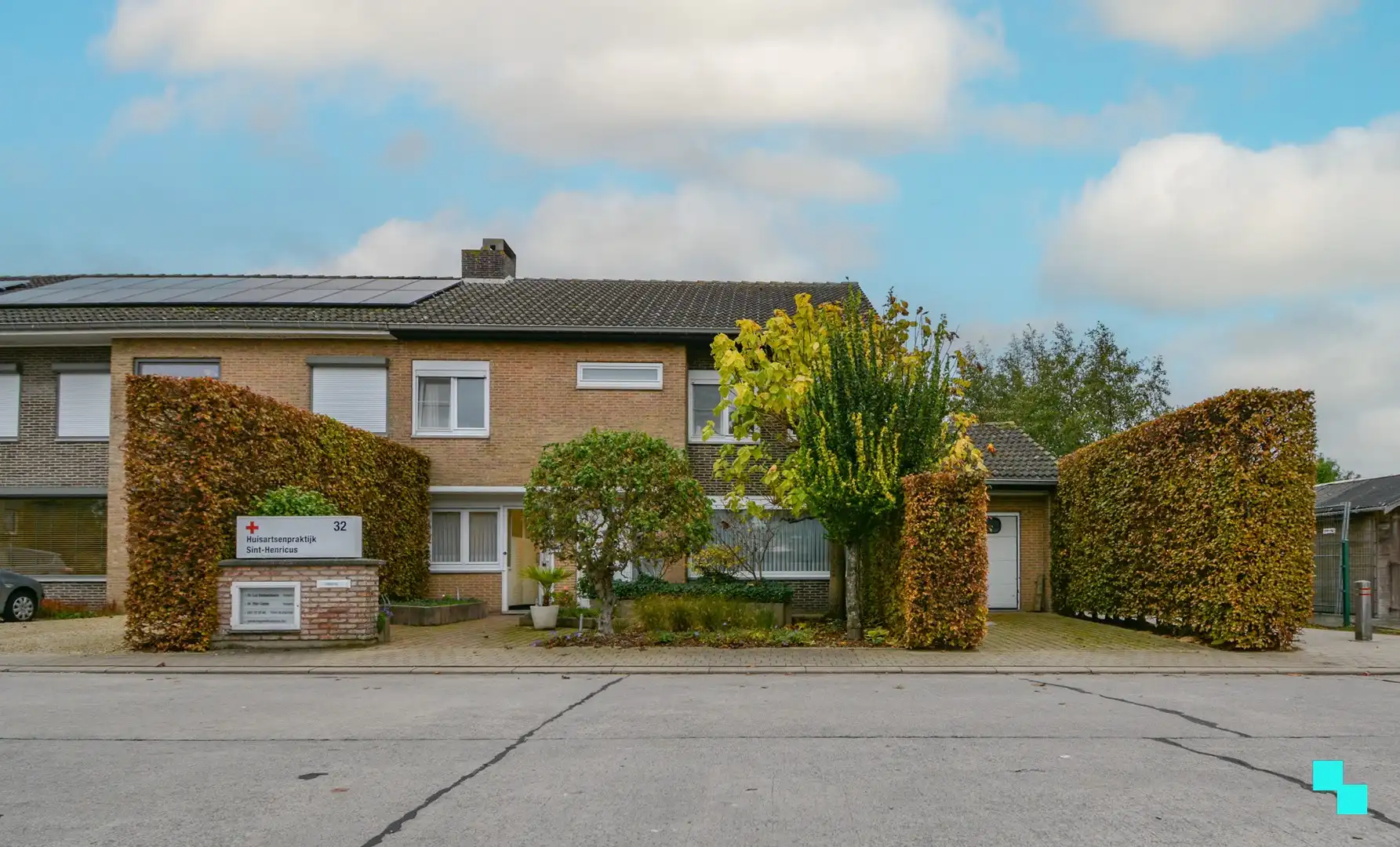 Verrassend ruime HOB met praktijk te Sint-Henricus foto 2