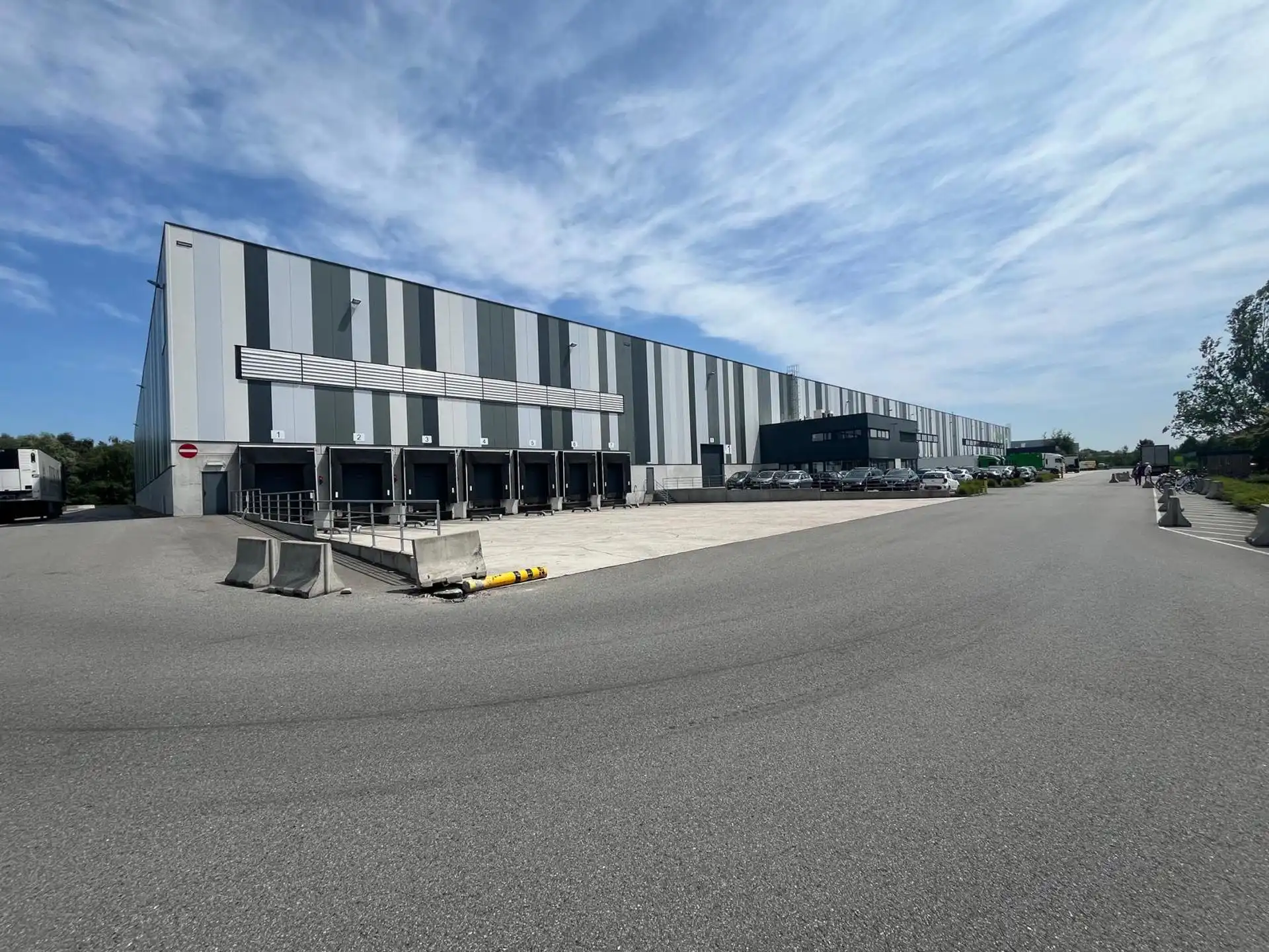 TE HUUR - Boom logistiek magazijn 6.516m² met 7 loskades foto 13