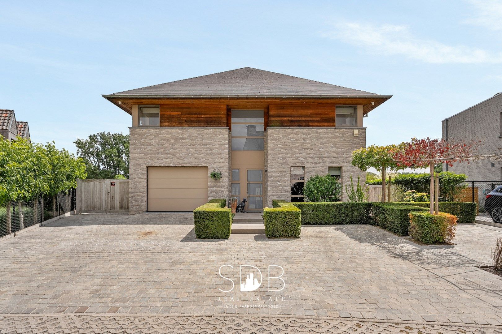 Moderne villa met gezinstuin en zwembad op 1.685m²  foto {{pictureIndex}}