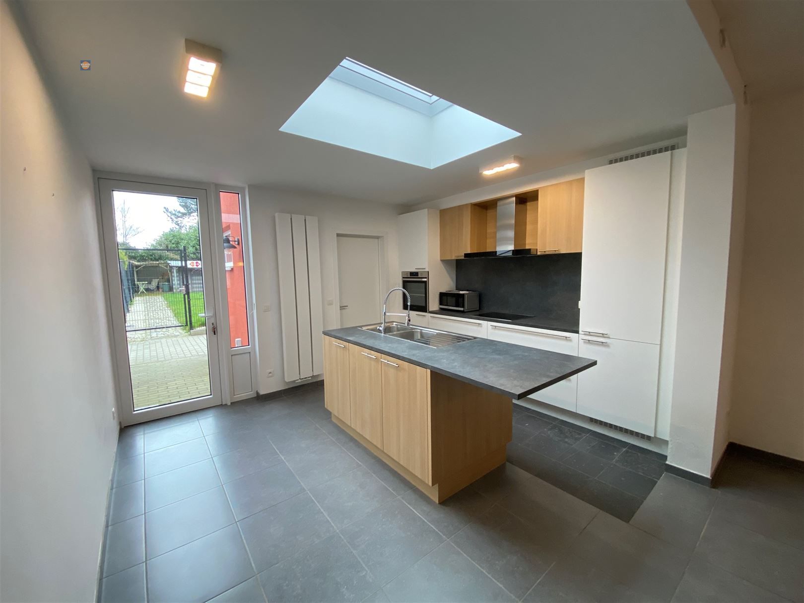 Charmante woning met 2 slaapkamers, tuin en ruime zolder foto 6