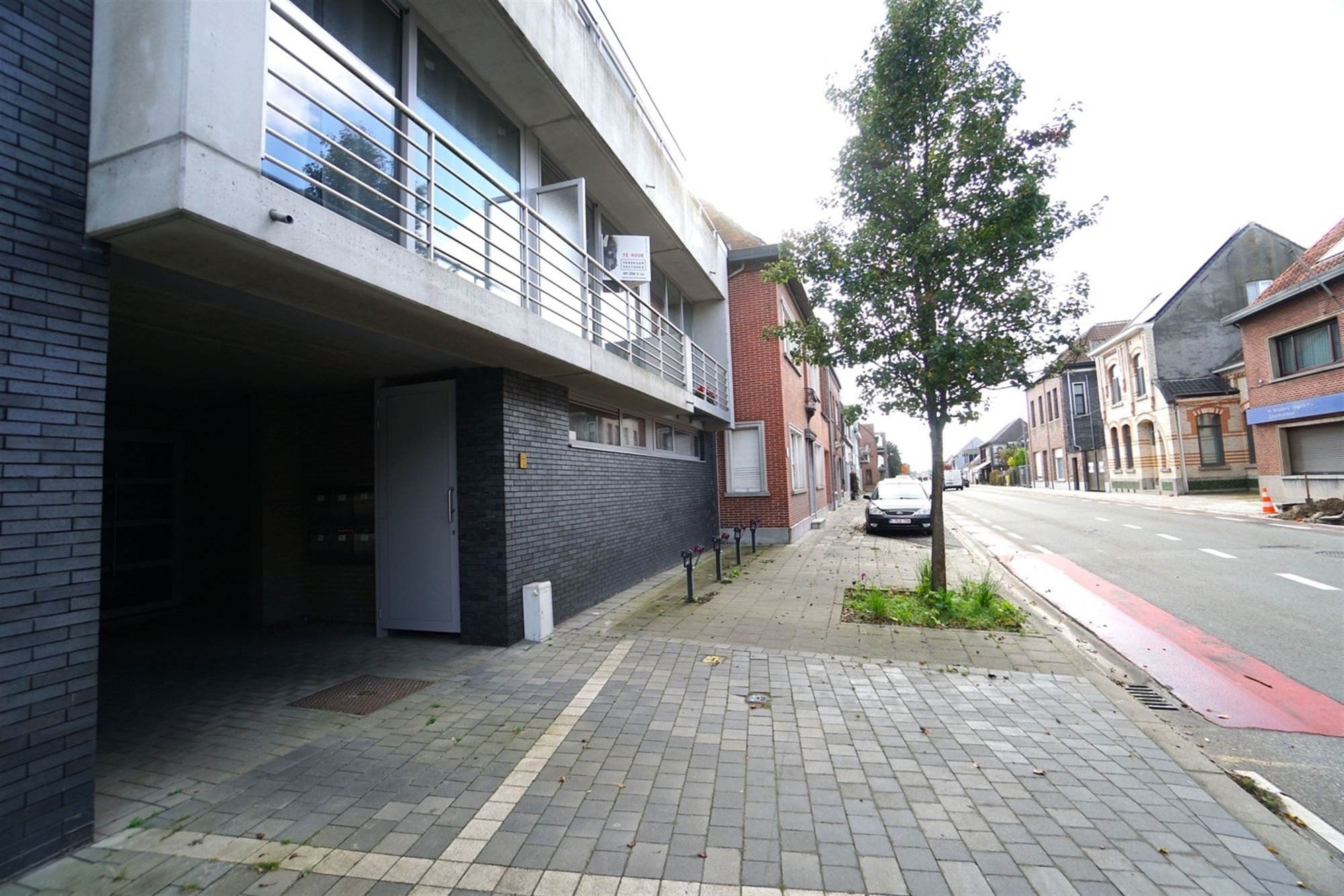 2 slaapkamer-appartement met terras en garage, gelegen in het centrum van Oosteeklo foto 15