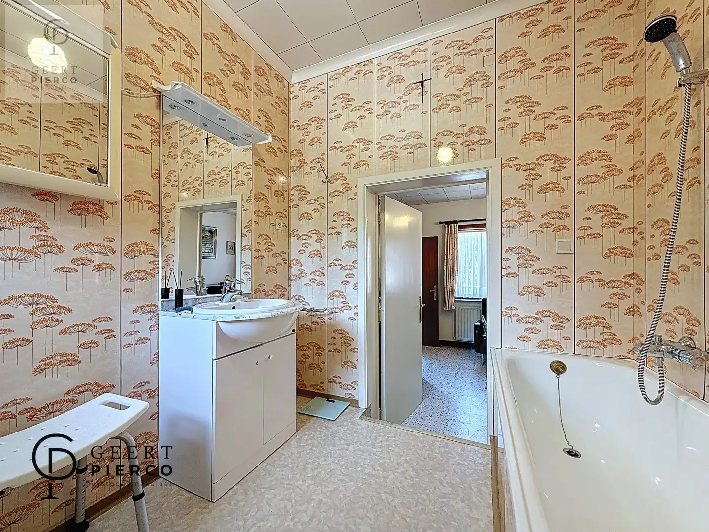 Charmante woning met schuur foto 16