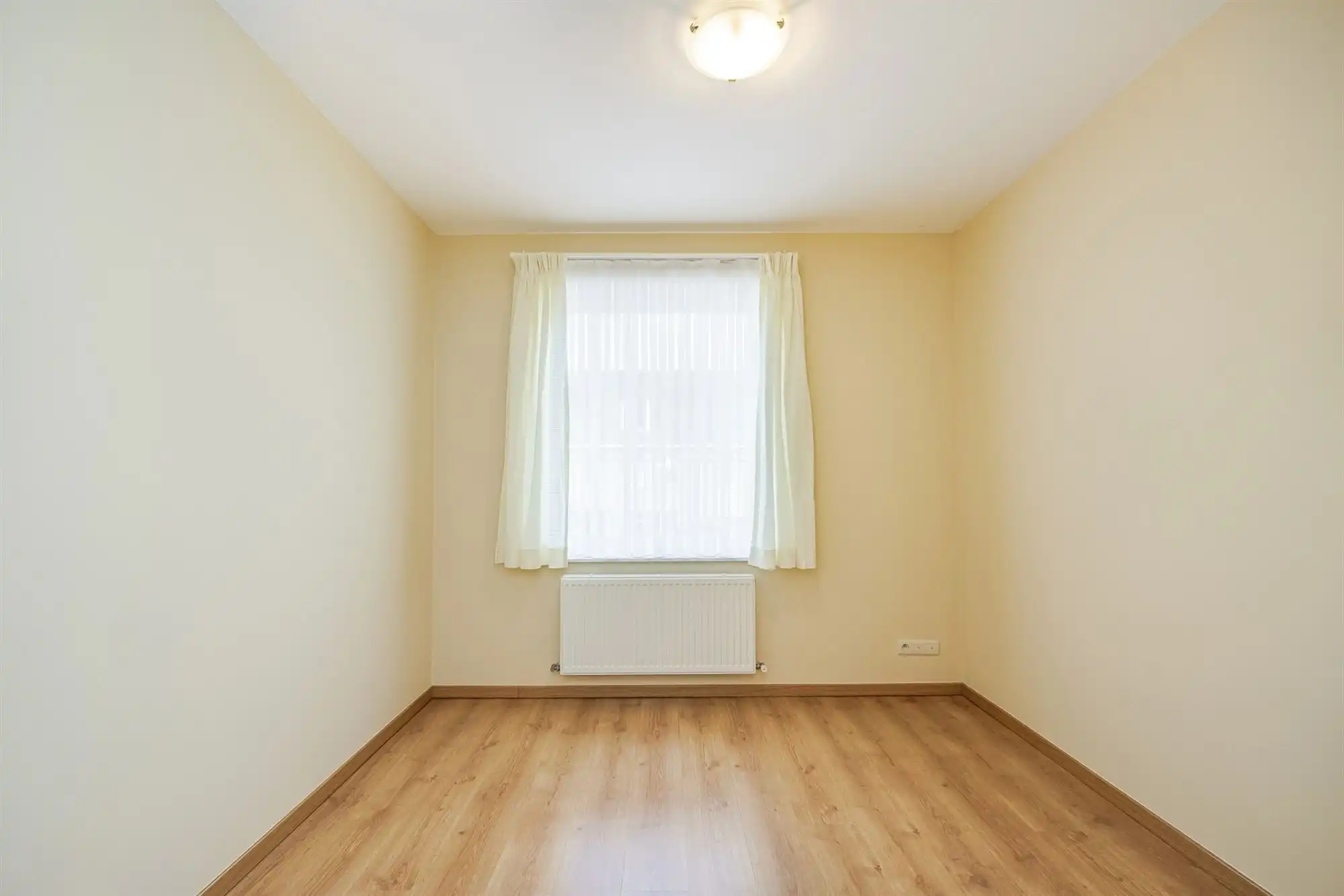 Instapklare ruime woning met 4 slpkmrs. en tuin foto 18