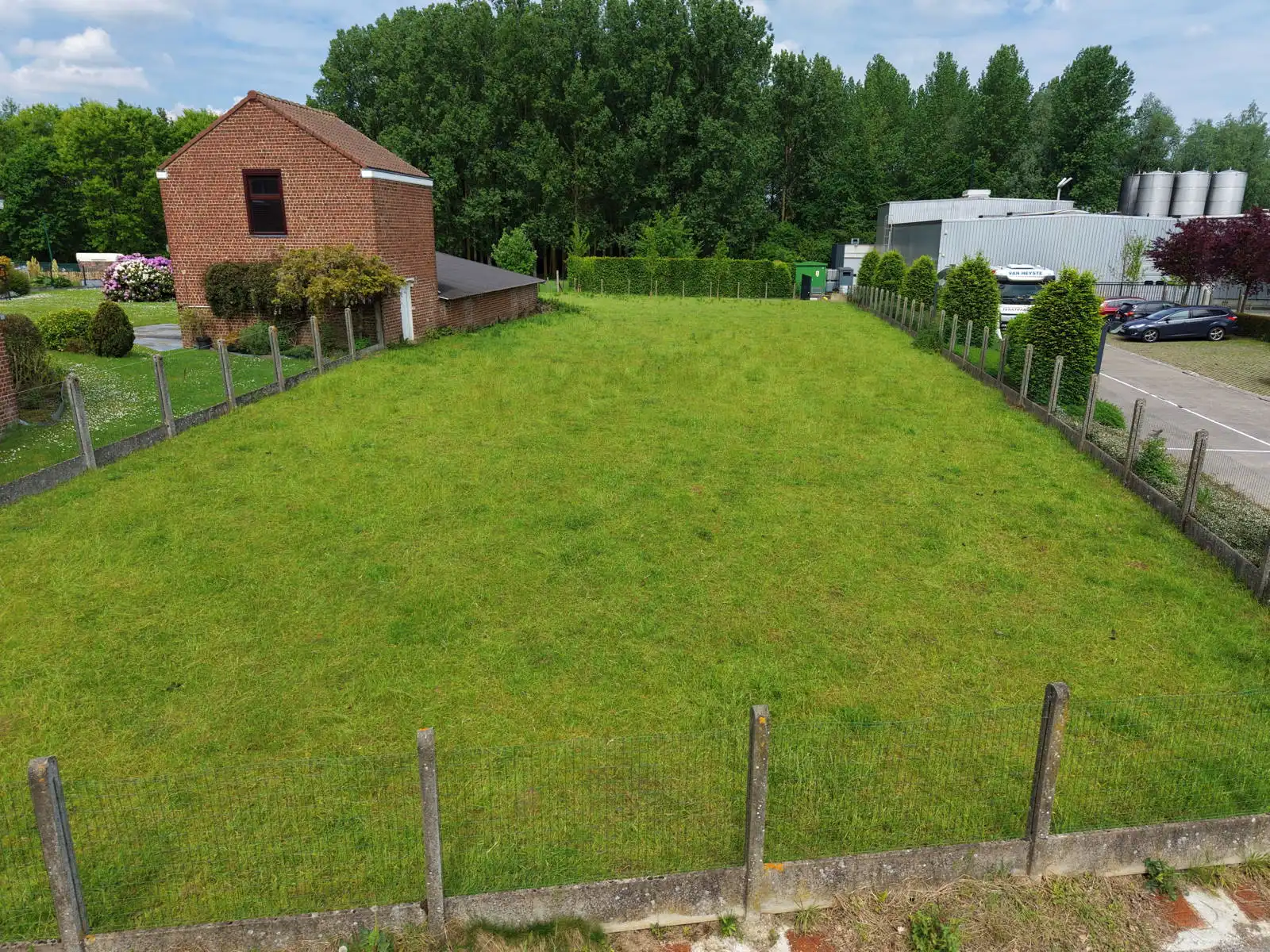 Bouwgrond voor open bebouwing op 10a 16ca! foto {{pictureIndex}}