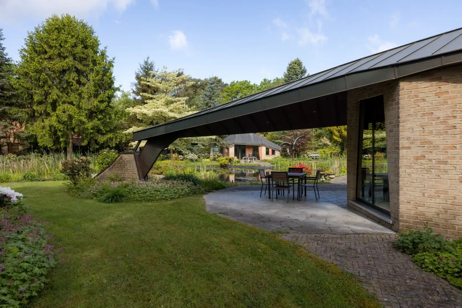Een uitzonderlijke villa waar architectuur, natuur en kunst in perfecte harmonie samenkomen foto 19