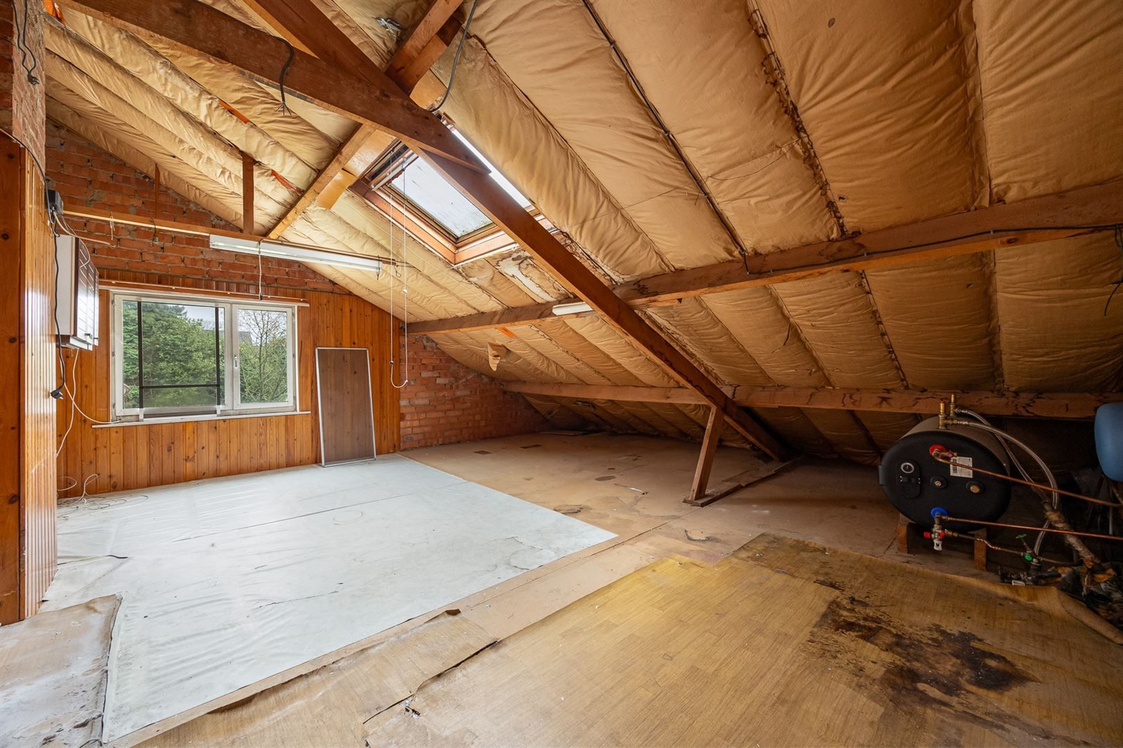 Te renoveren half open woning  op 751m² met garage  foto 16