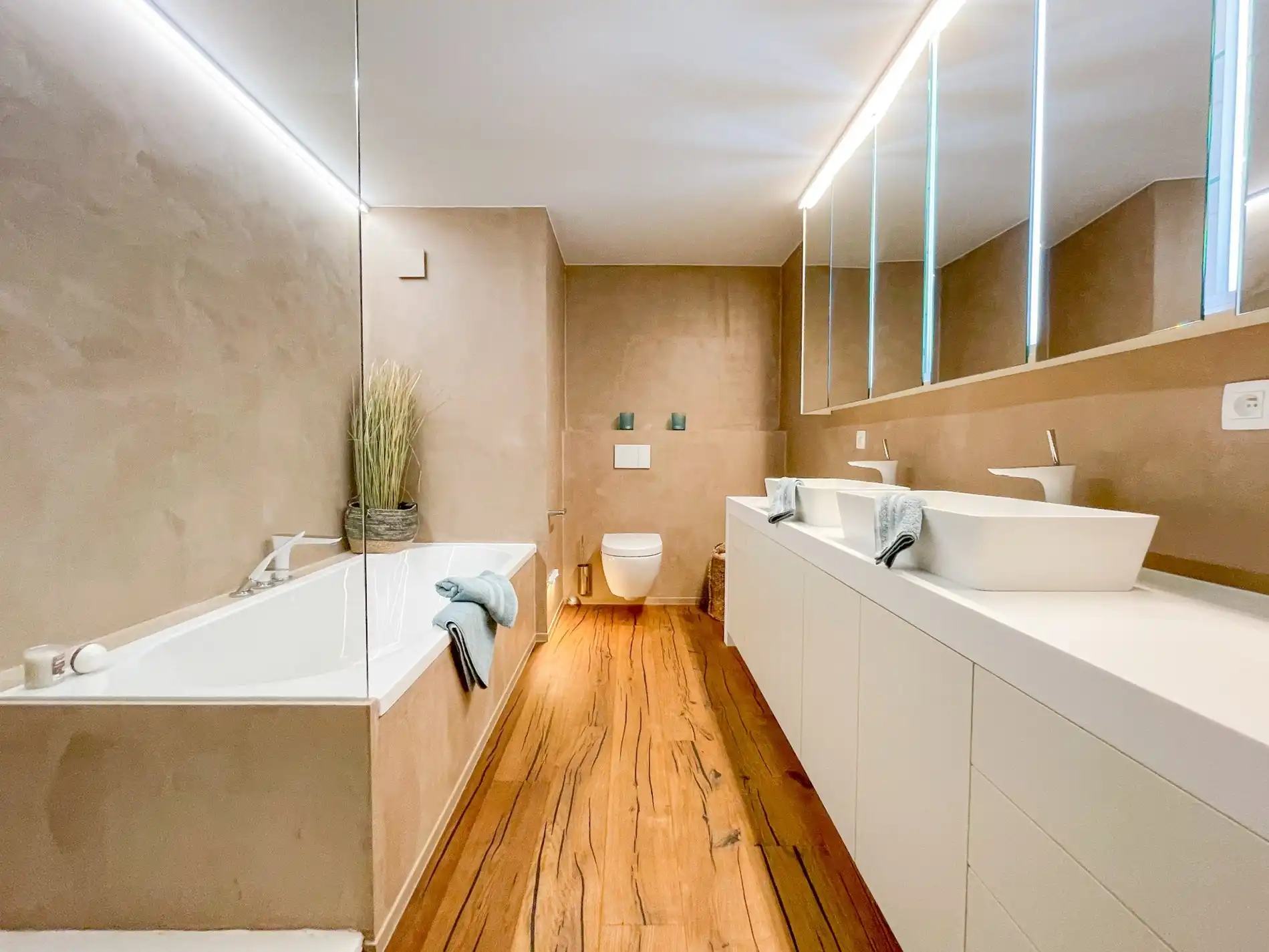 Uitzonderlijk, luxueus afgewerkt hoekappartement met frontaal zeezicht. foto 23