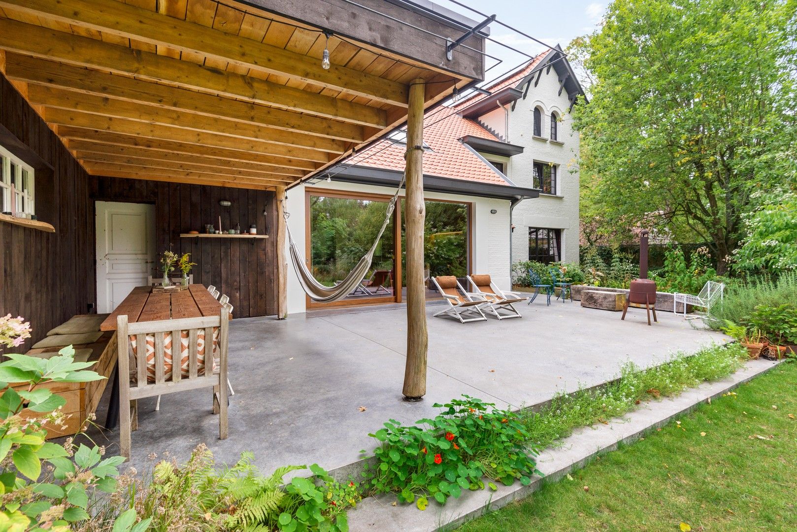 Stijlvolle, vrijstaande villa met zonnige tuin en zwemvijver foto 16