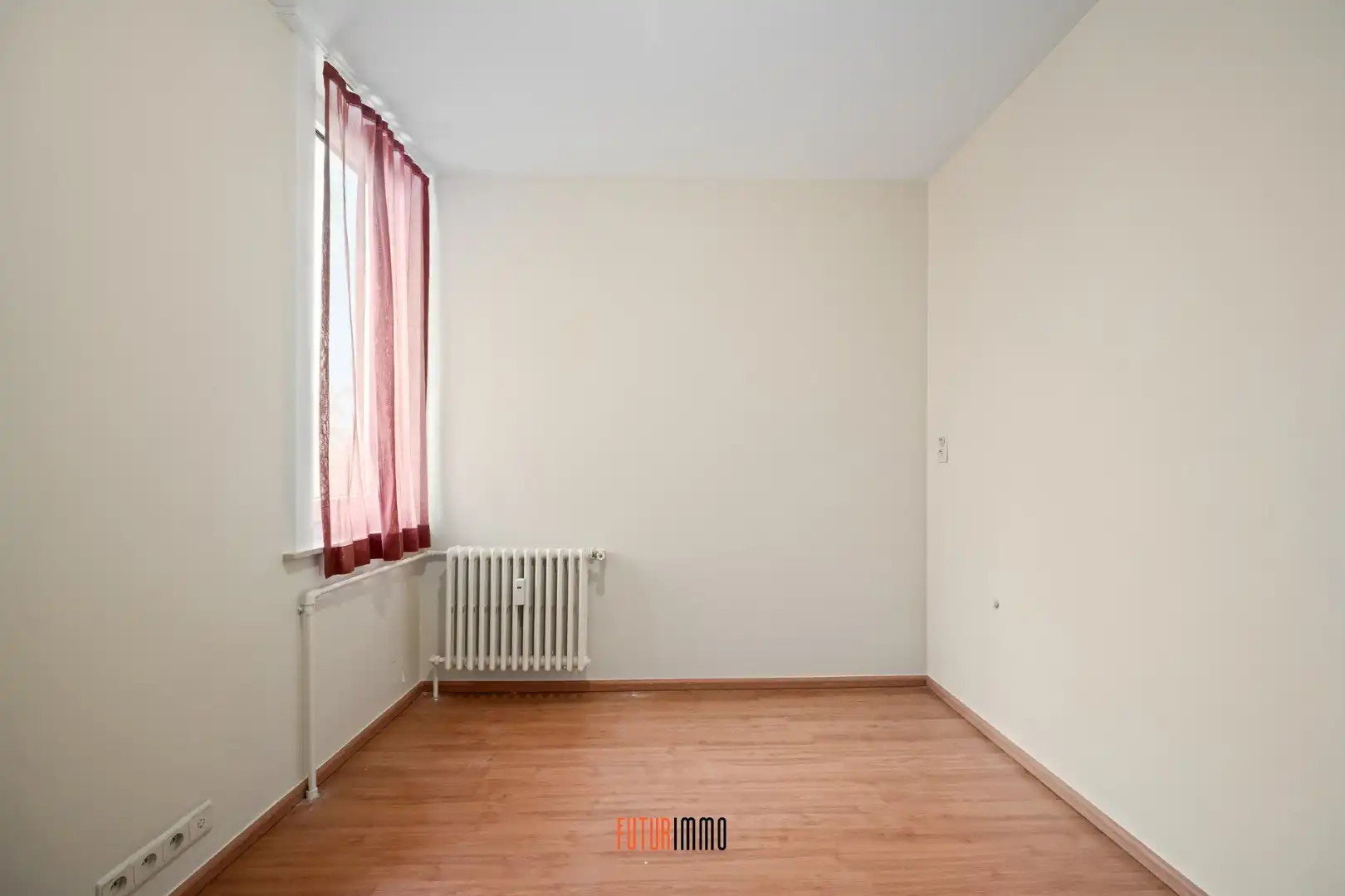 Ruim 3-slpk appartement met parking te Sint-Michiels foto 9