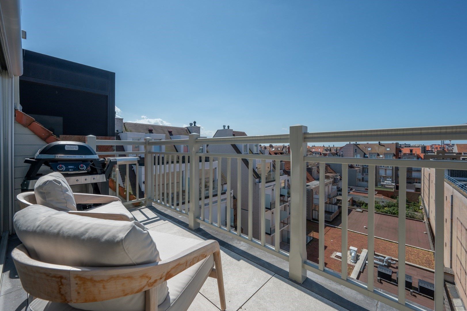 Luxueus gerenoveerd duplex dakappartement met mooie zonneterrassen gelegen in het centrum van Knokke. foto 10