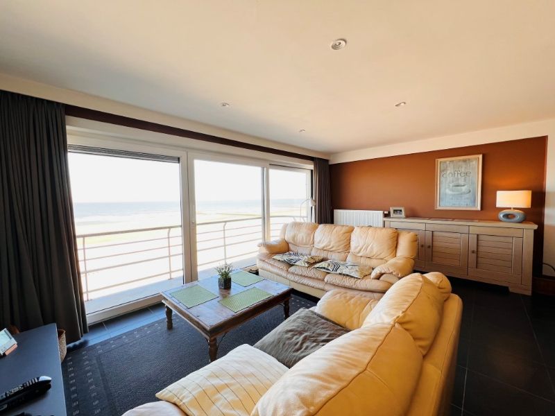 Luxueus appartement met 3 kamers en frontaal zeezicht foto {{pictureIndex}}