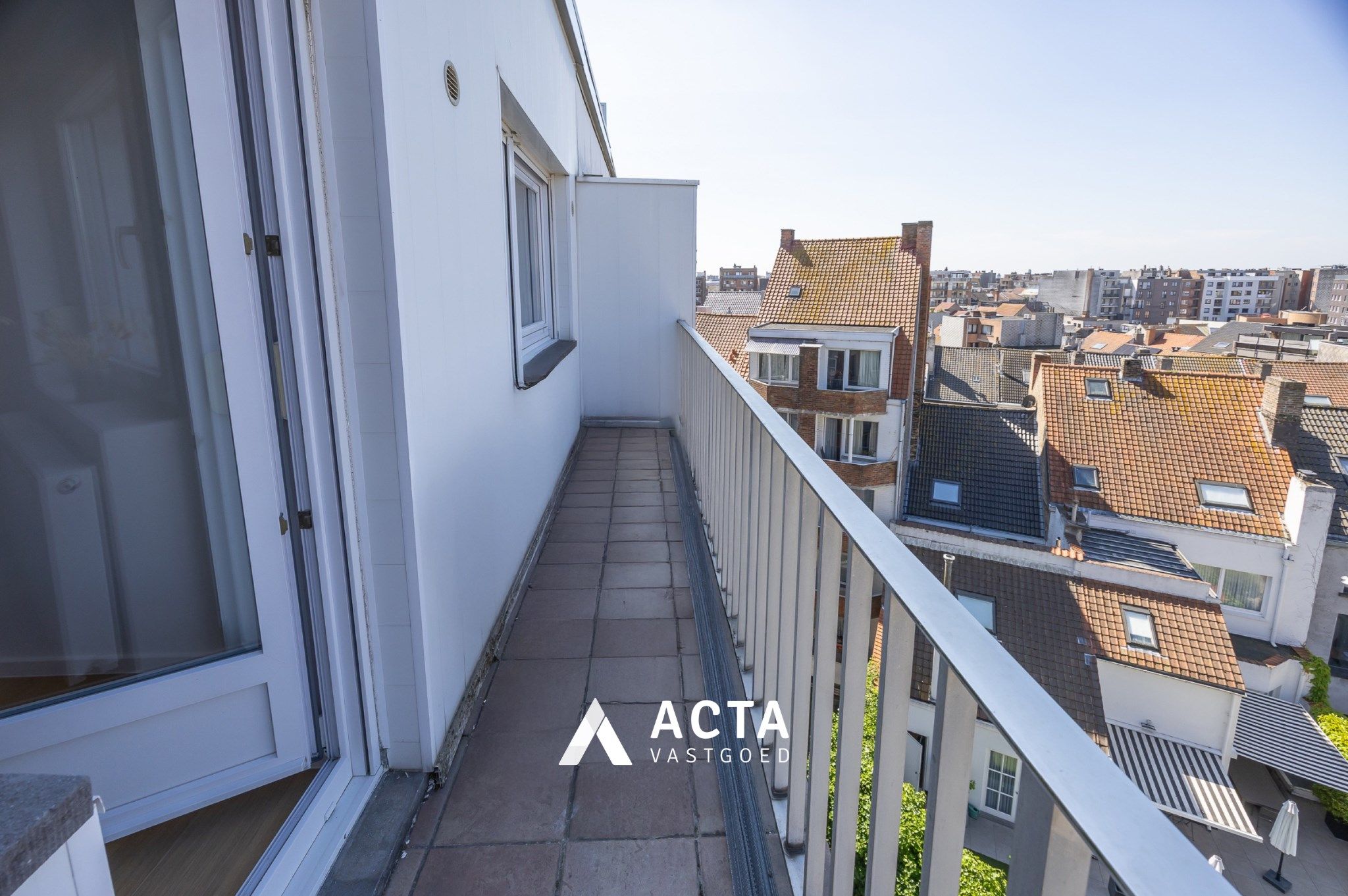 Gerenoveerd appartement op de zesde verdieping aan het Leopold I Plein foto 17