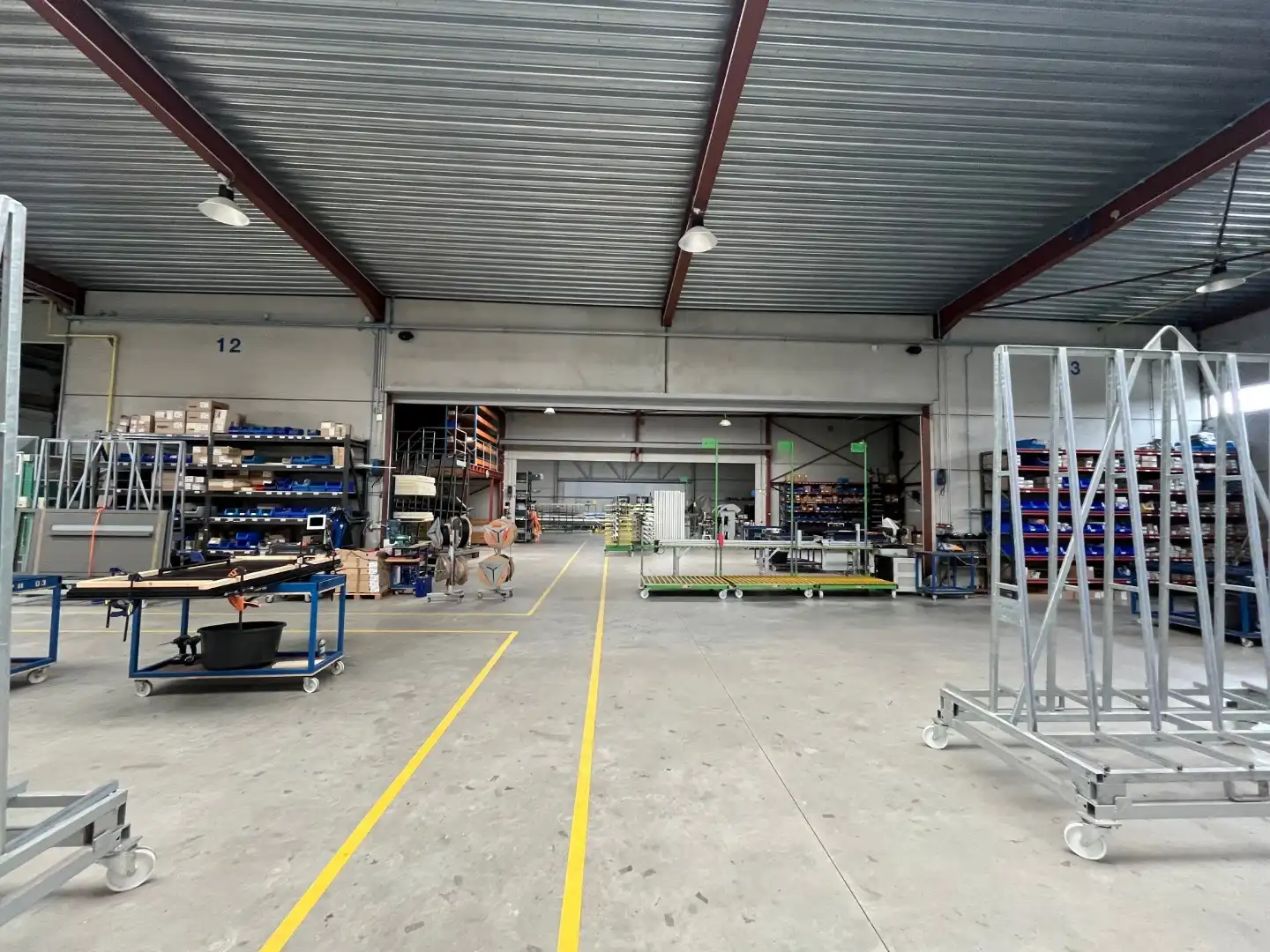 Een welgelegen bedrijfspand (KMO - industrie) van 2.815m² foto 11