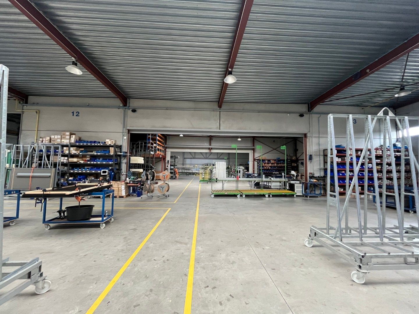Een welgelegen bedrijfspand (KMO - industrie) van 2.815m² foto 11