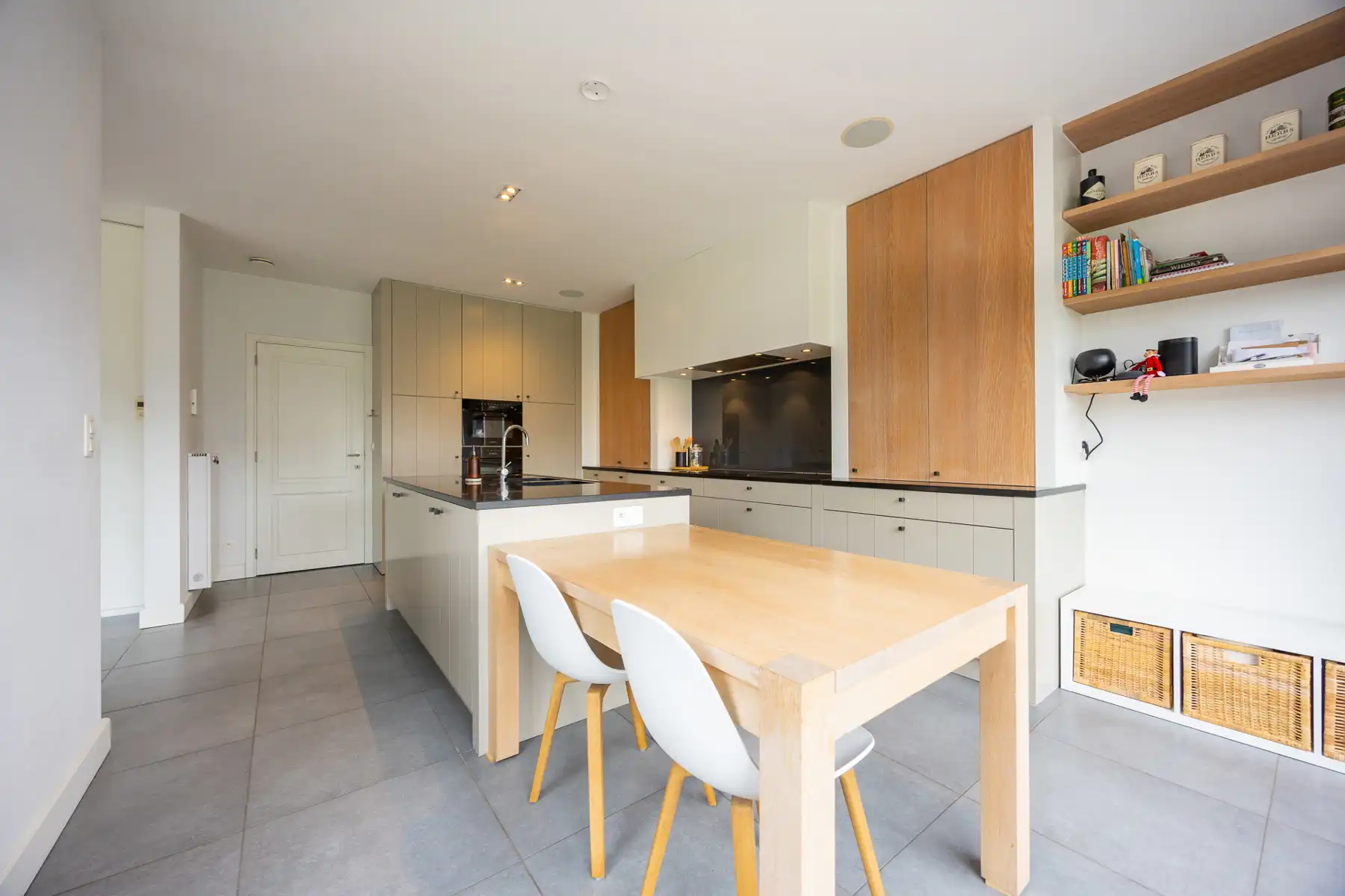 Ruime gezinswoning met tuin en 3 slaapkamers. foto 9