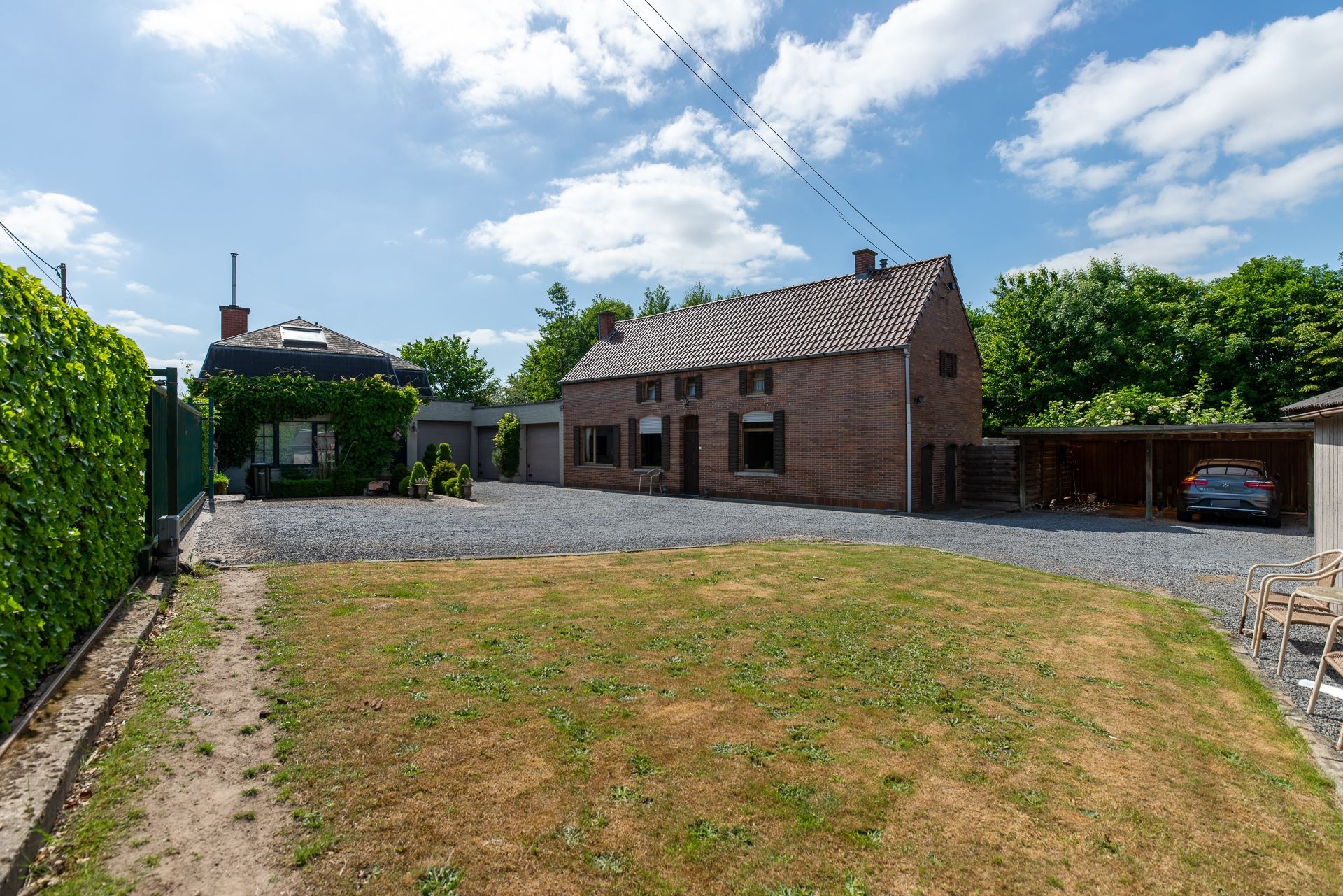 Unieke eigendom te koop met twee woningen en loods te Zingem foto 11