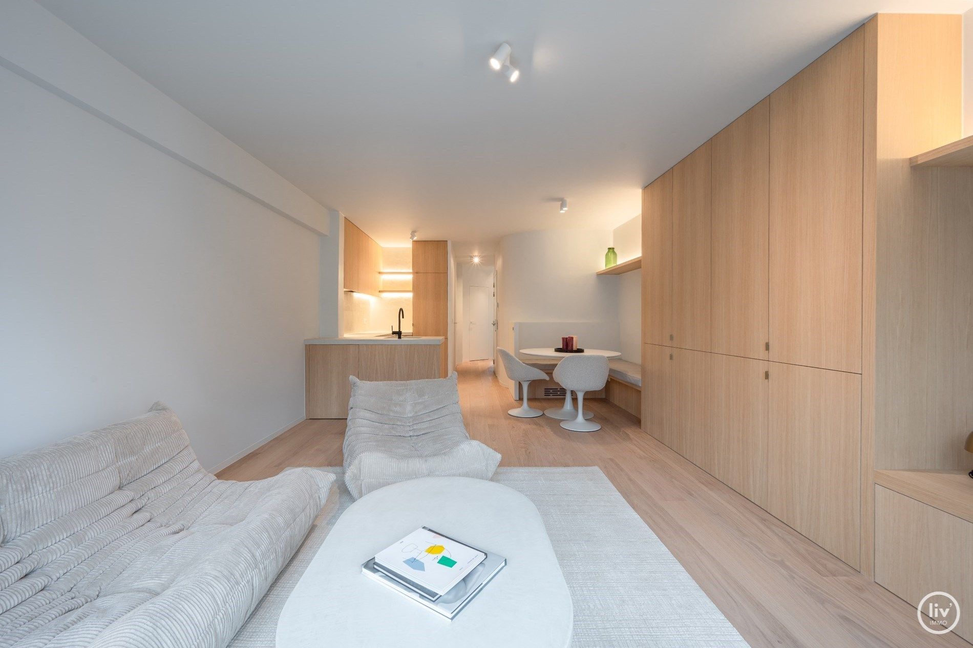 Prachtig gerenoveerd 2 slaapkamer appartement op de Lippenslaan met high-end afwerking foto 4