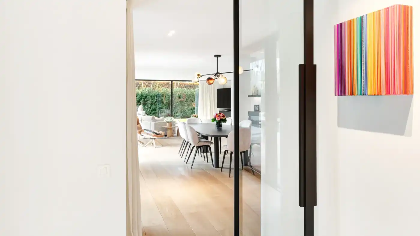 Perfect georiënteerde villa met zwembad voorzien van een duurzame luxeafwerking foto 15