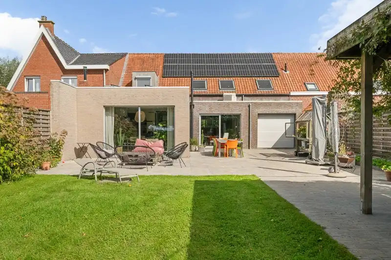 Hooglede – Verrassend ruime tussenwoning met villa-allures op 1.218 m² foto 28