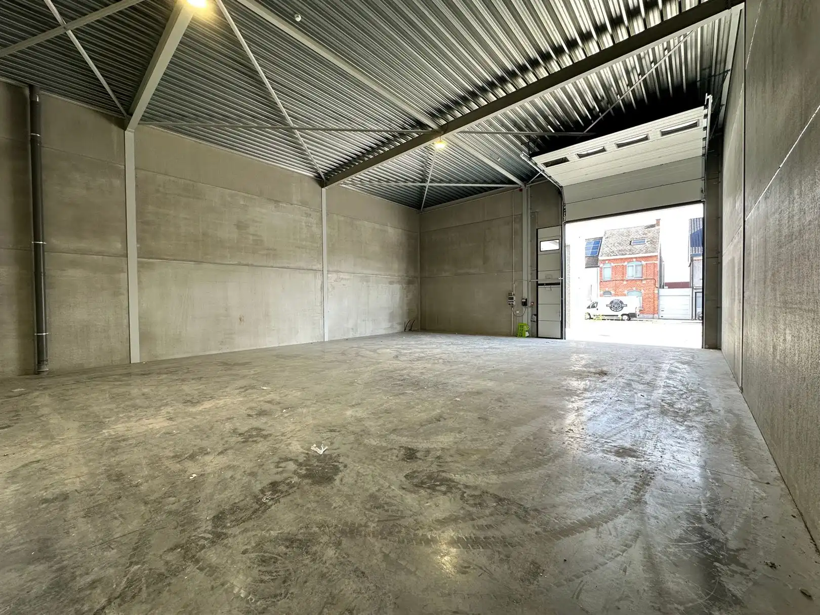 Nieuwbouw magazijn te huur 180 m² te Sint-Gillis-bij-Dendermonde (Unit 9). foto 2