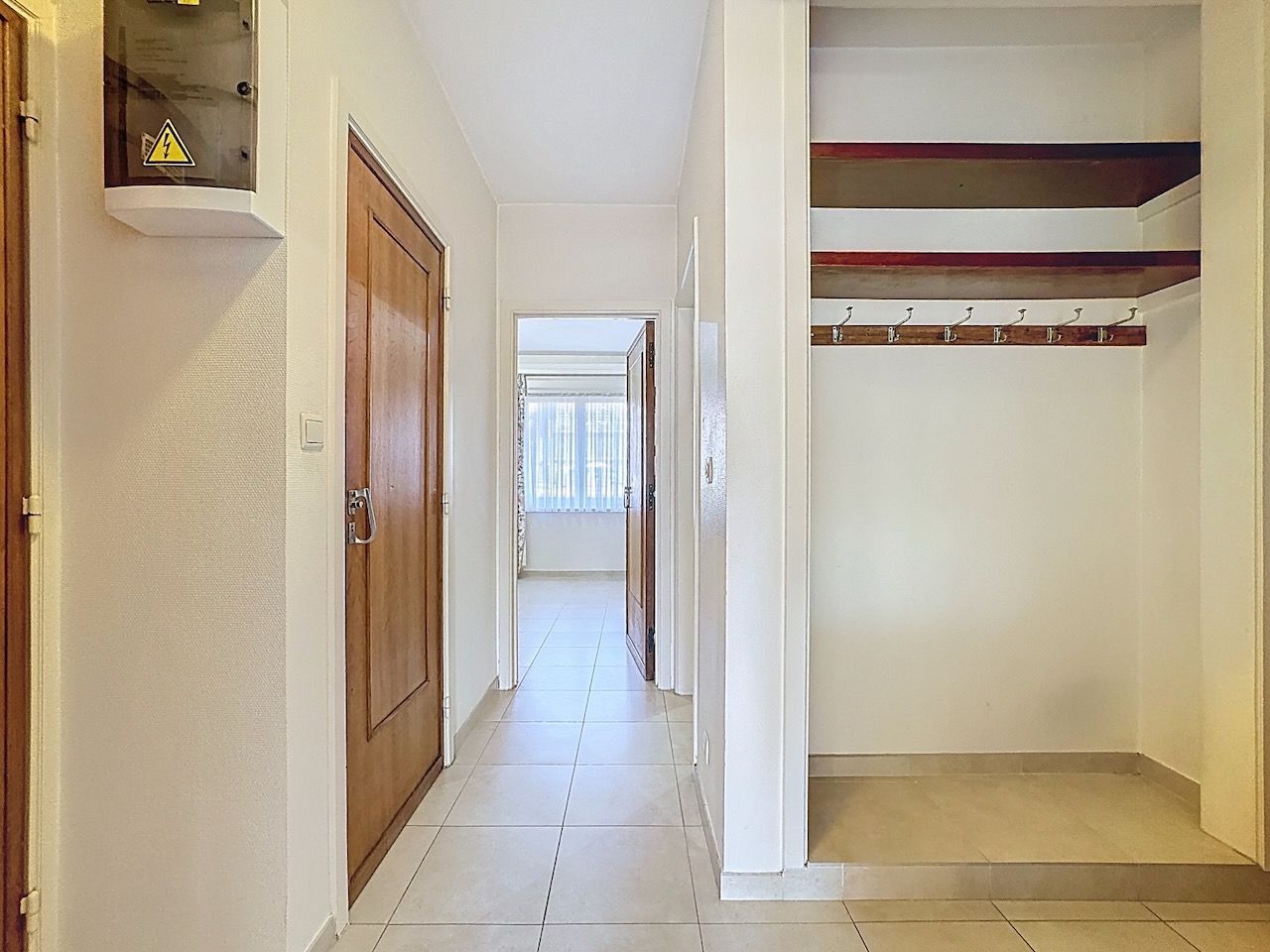 Ruim appartement, uitermate geschikt voor jaarverhuur of vaste bewoning foto 12