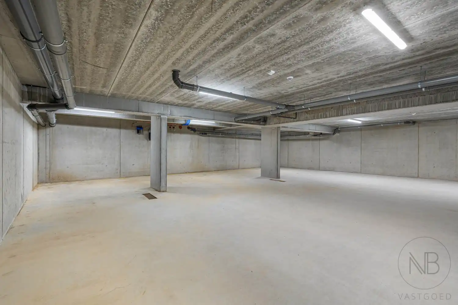 Handelspand met industriële uitstraling in het centrum van Genk! foto 11