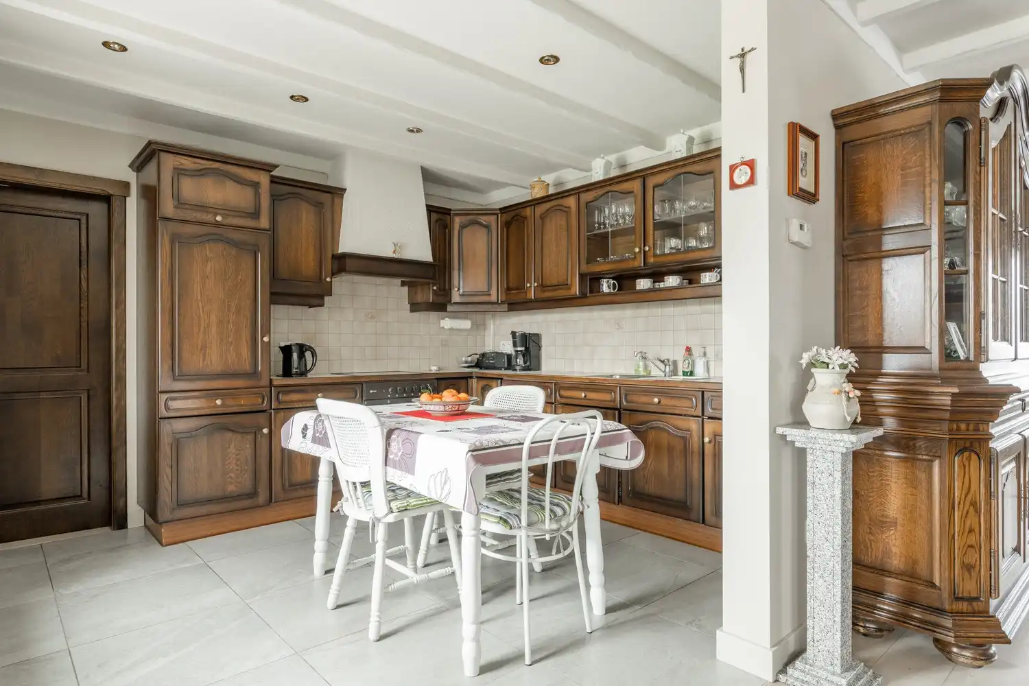 Mooie vrijstaande woning te koop vlakbij het centrum met 4 slaapkamers rustig gelegen op 10a10ca. foto 17