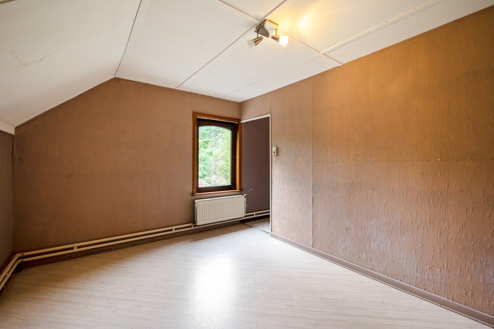Te renoveren woning met tuin en garage in Wolfsdonk! foto 16