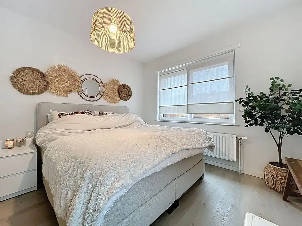 Gerenoveerd hoekappartement GLV  (2 slpks + dressing/bureau/babykamer) met tuin en garage foto 22