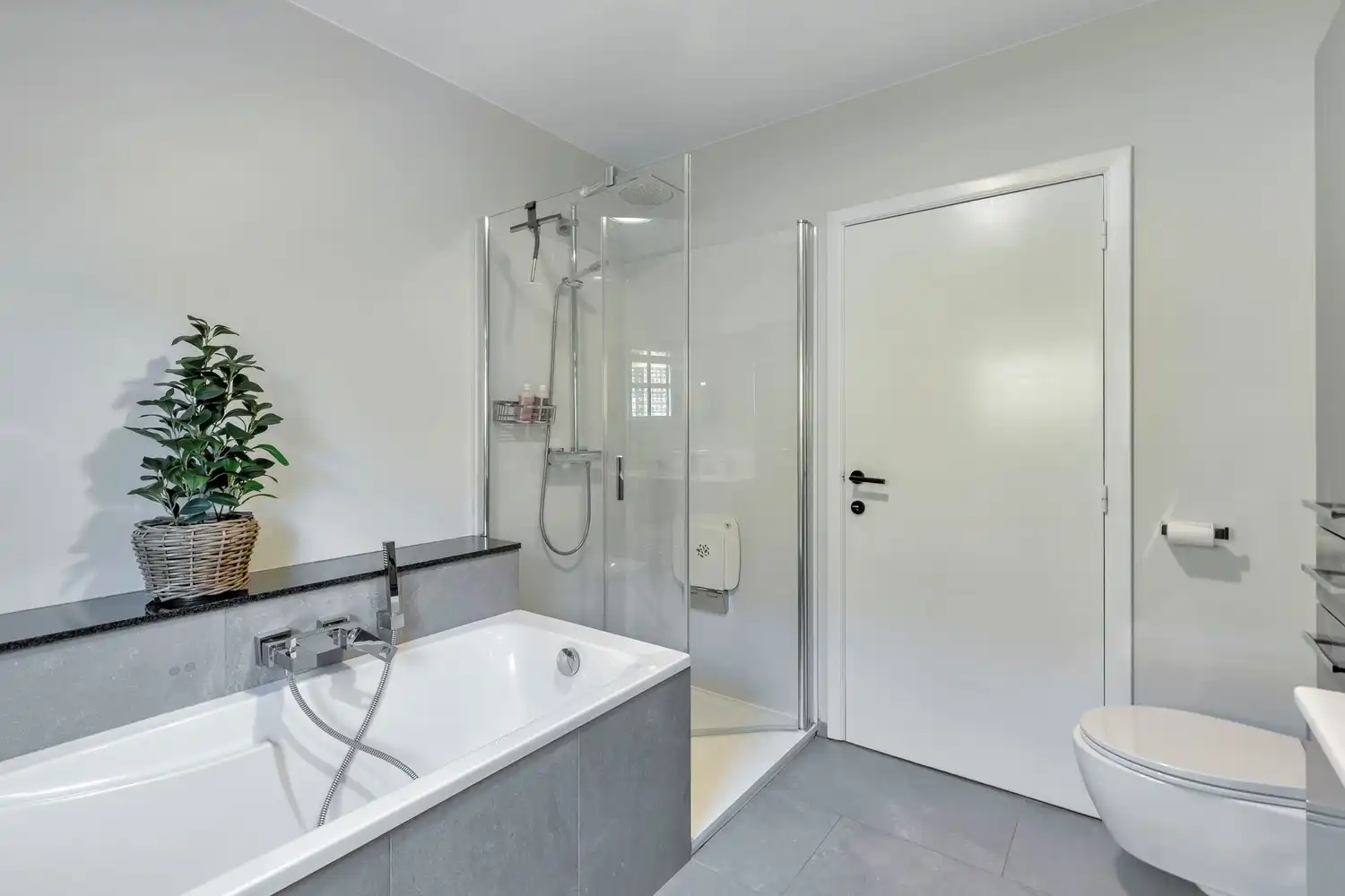 Uitzonderlijke, instapklare woning in Gellik waar stijlvol gelijkvloers wonen en hedendaags comfort samenkomen tot een uniek geheel! foto 14