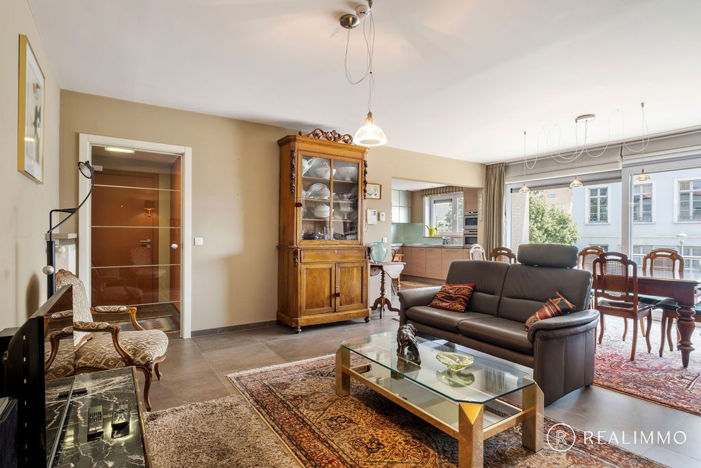 Ruim appartement met garage! foto 6