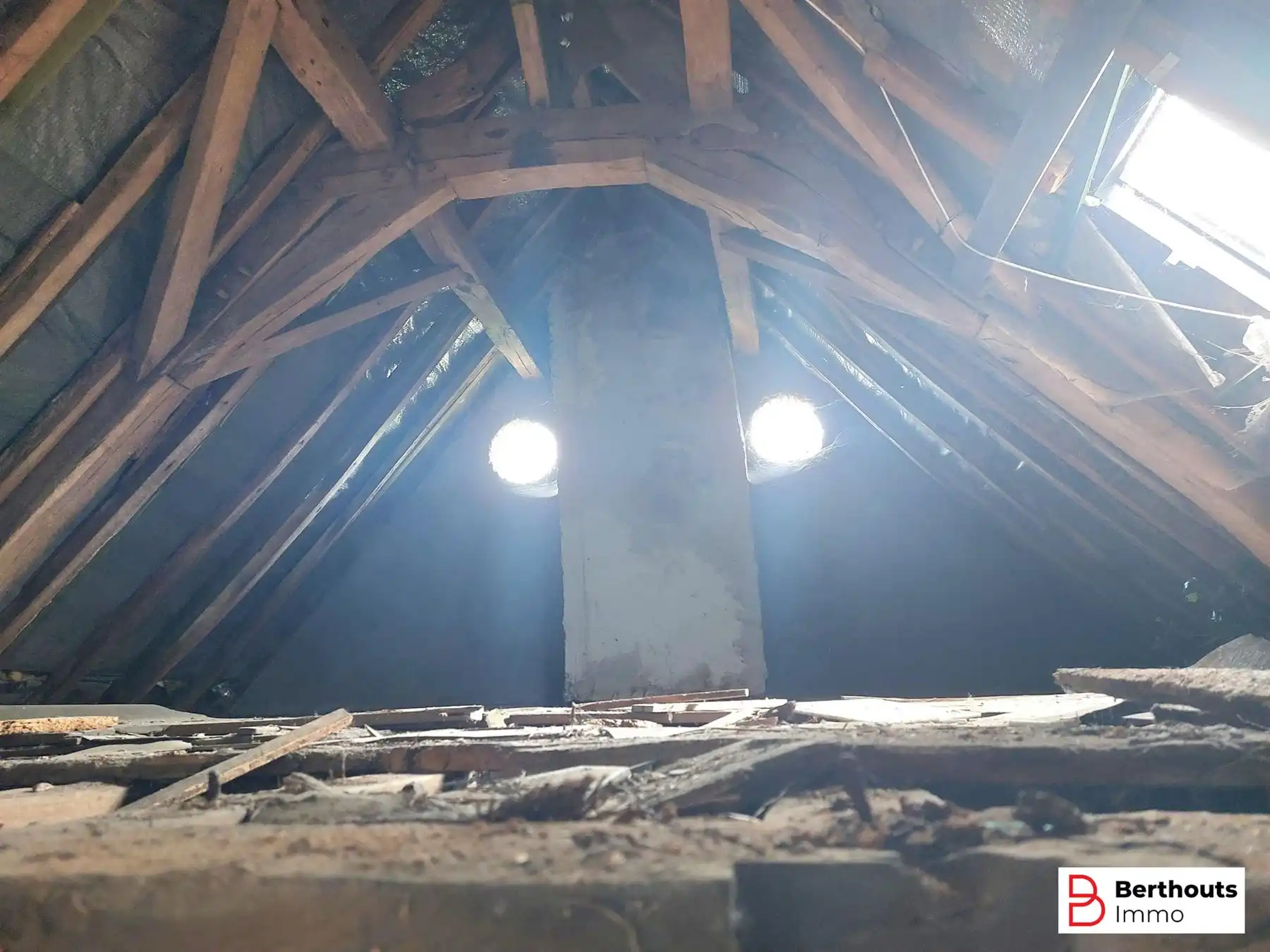 VOLLEDIG TE RENOVEREN, KARAKTERVOLLE WONING foto 8