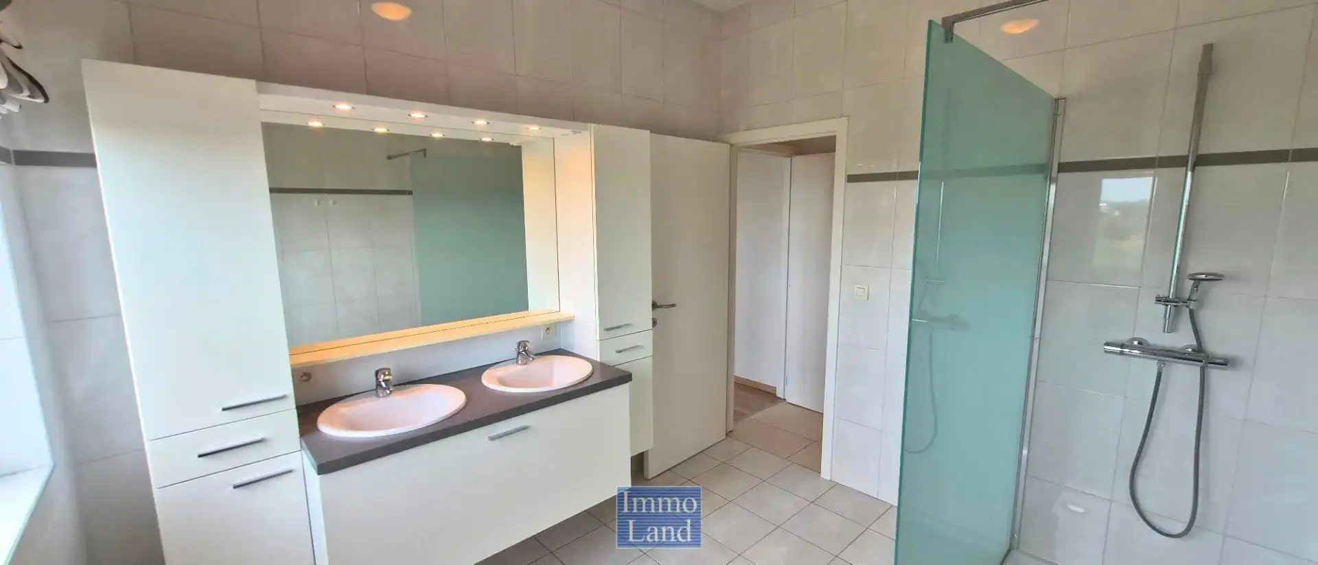 Ruim en energiezuinig appartement van 140 m2 met een groot terras van 40m². foto 6
