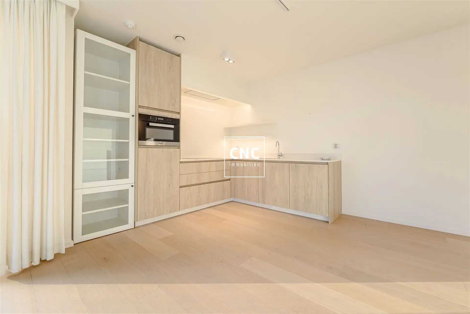 Prachtig instapklaar serviceflat met gigantische zuid-terras foto 4