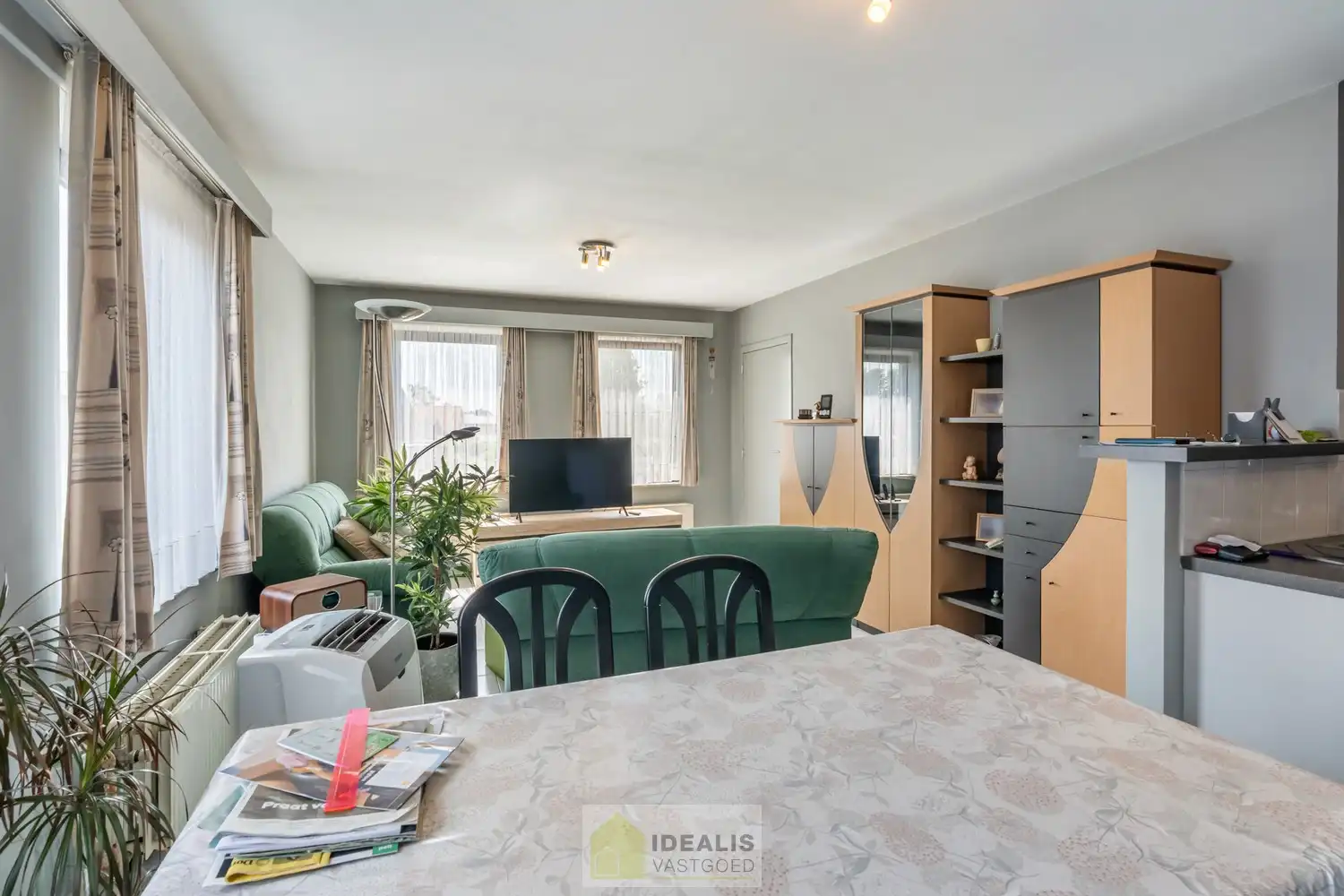 IDEALIS VASTGOED – Handelsruimte/showroom met 2 appartementen gelegen op een perceel van 6a 47ca op een commerciële zichtlocatie op het ‘Lindel’. foto 11