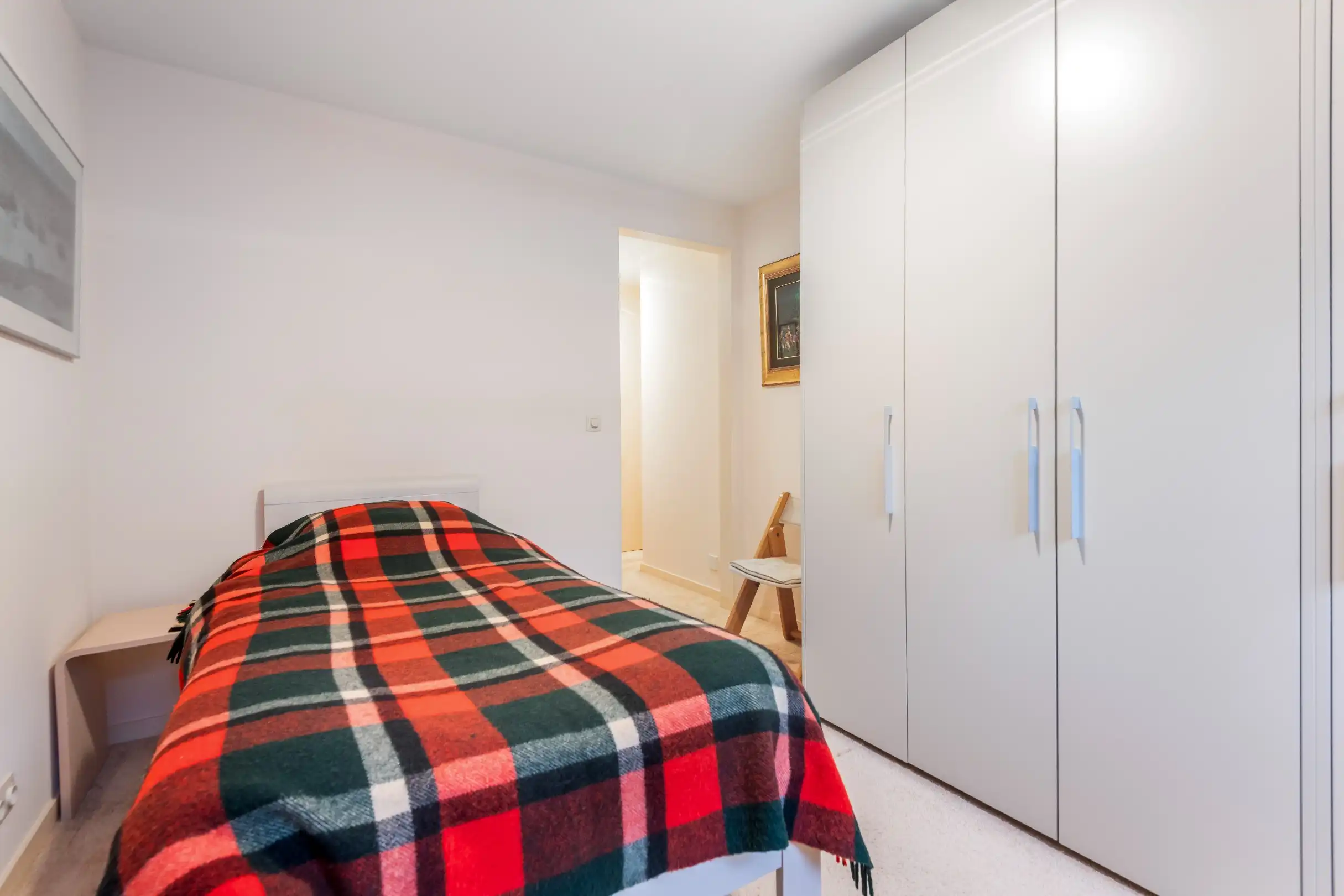 Recent appartement met terras gelegen op de Dumortierlaan.  foto 13