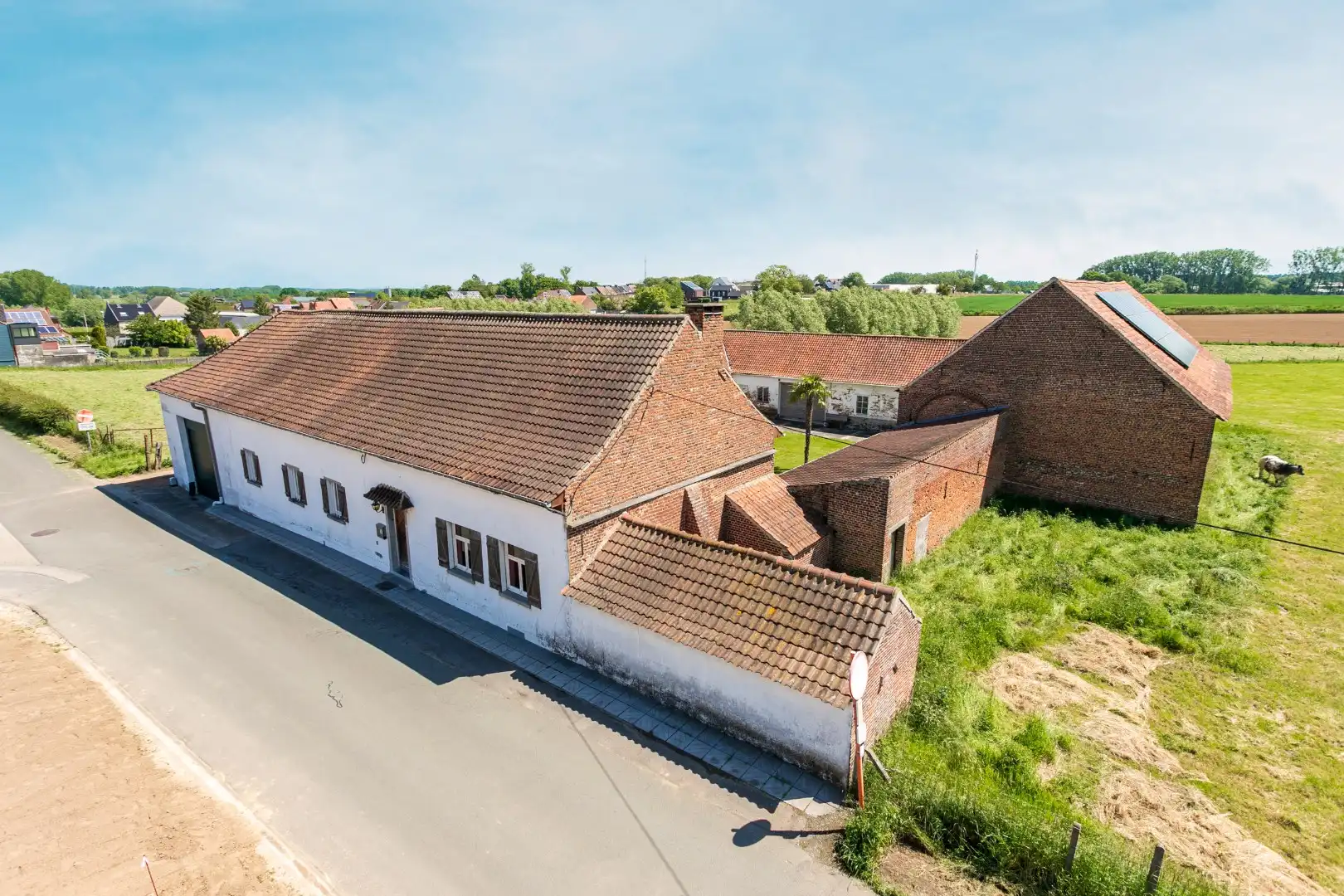 Charmante hoeve op een landelijke ligging te Pepingen foto 2