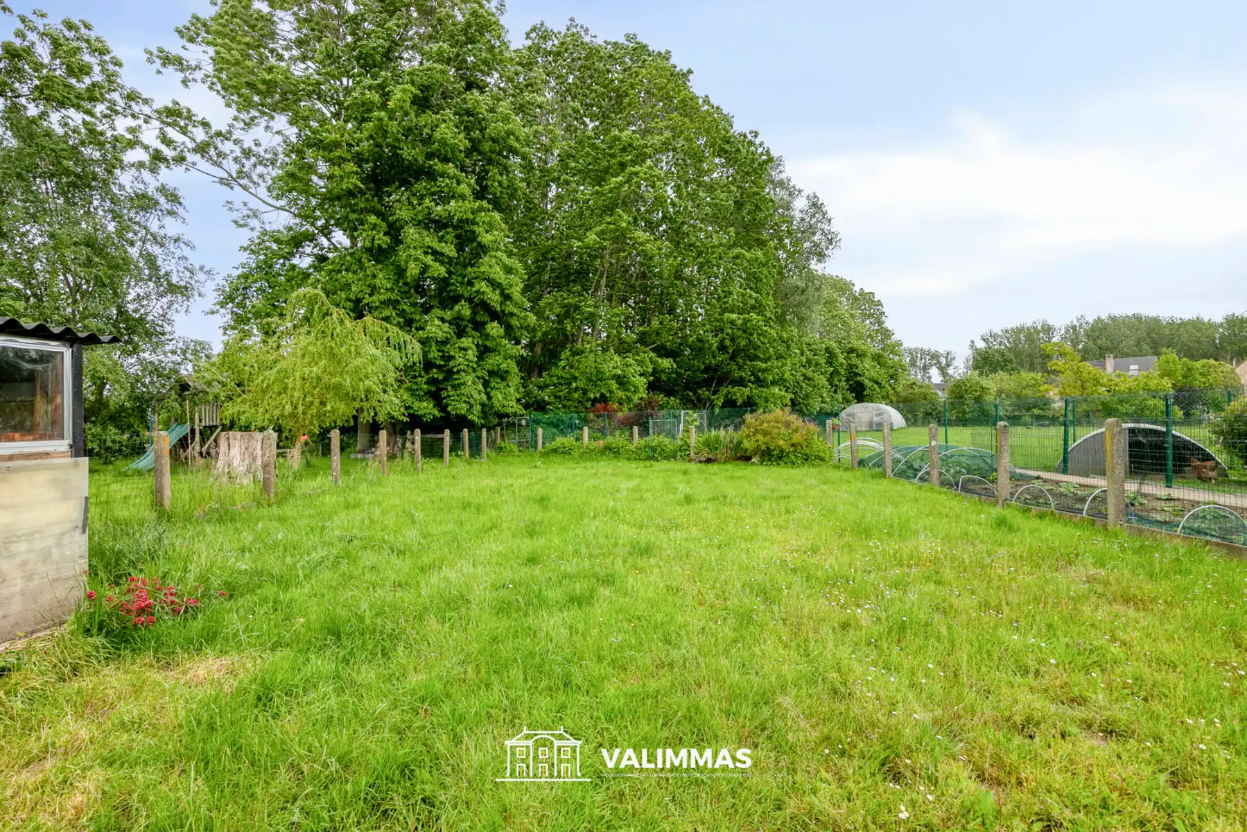 Ruime driegevelwoning met twee garages en mooie tuin... foto 6